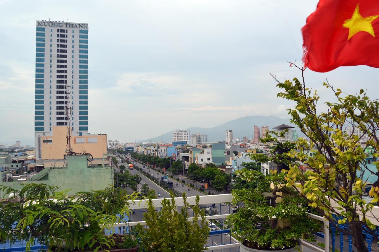 Cong Thuong Hotel Дананг Екстериор снимка